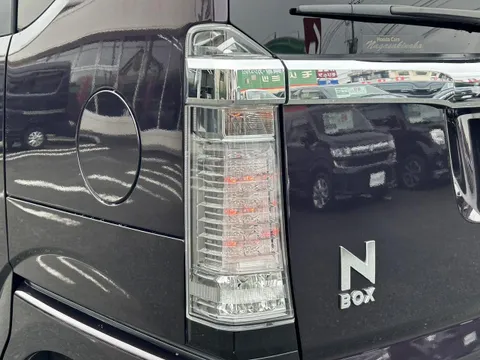 Honda N-BOX Custom