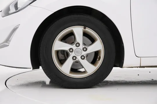 Hyundai Elantra (Avante)