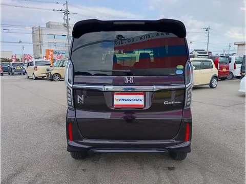 Honda N-BOX Custom