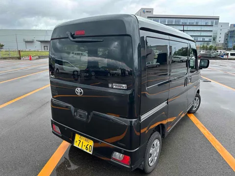 Toyota Pixis Van