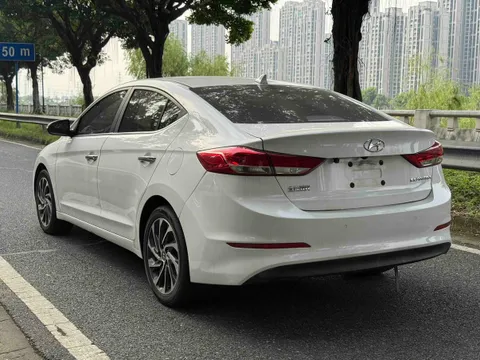 Hyundai Elantra (Avante)