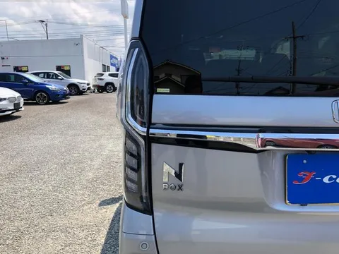 Honda N-BOX Custom