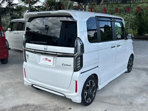 Honda N-BOX Custom