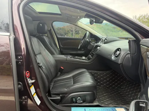 Jaguar XJ