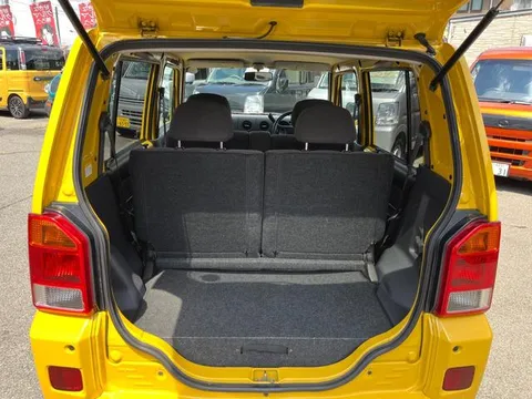 Daihatsu Naked