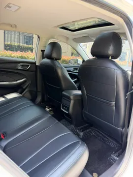 Roewe i5