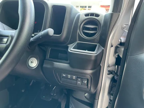 Nissan Clipper Van