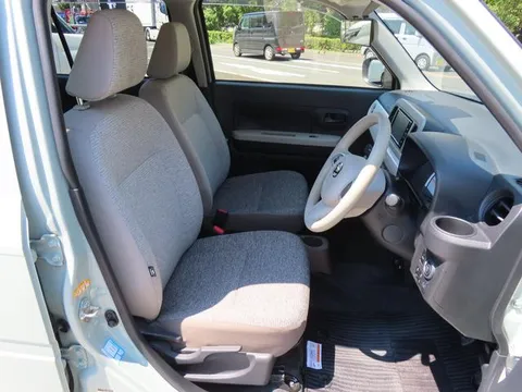 Daihatsu Mira Tocot