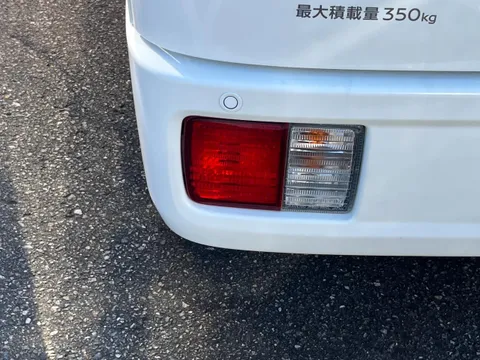 Nissan Clipper Van