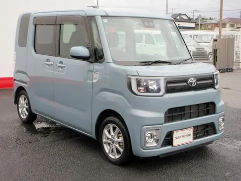 Toyota Pixis Mega