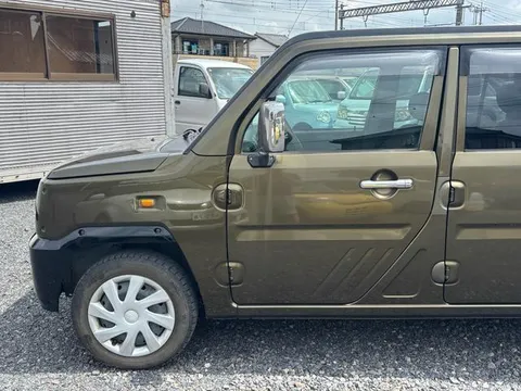 Daihatsu Naked