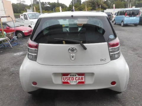 Toyota iQ