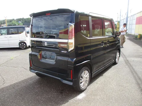 Suzuki Spacia Custom