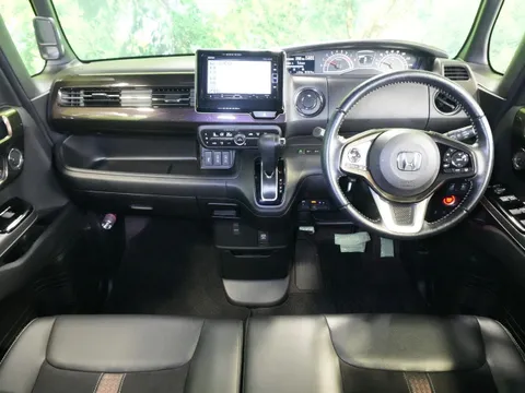 Honda N-BOX Custom