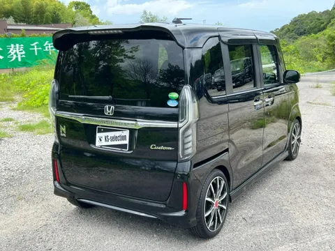 Honda N-BOX Custom