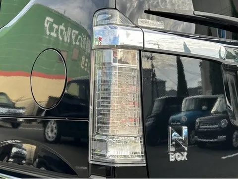 Honda N-BOX Custom