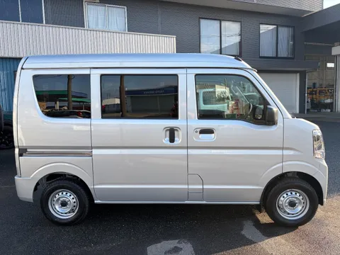 Nissan Clipper Van
