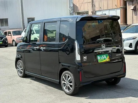 Honda N-BOX Custom
