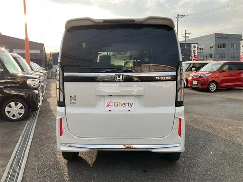 Honda N-BOX Custom