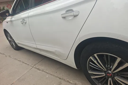 Roewe i5