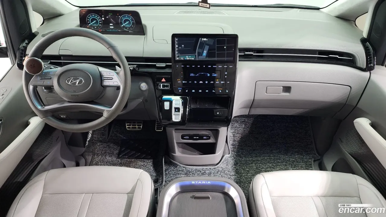 Hyundai Staria