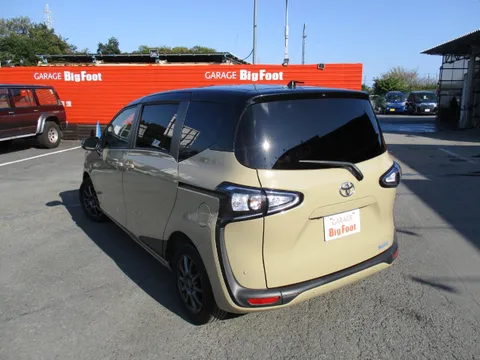Toyota Sienta