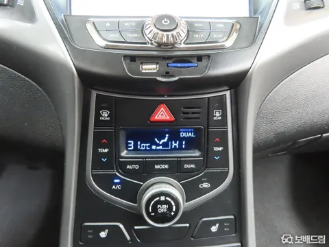 Hyundai Elantra (Avante)