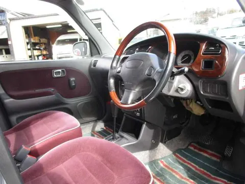 Daihatsu Mira Gino