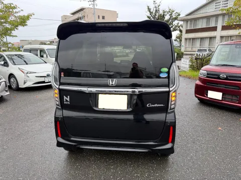 Honda N-BOX Custom