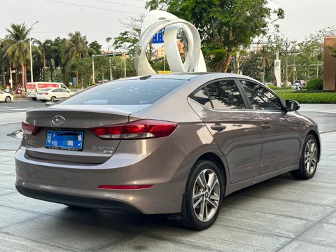 Hyundai Elantra (Avante)