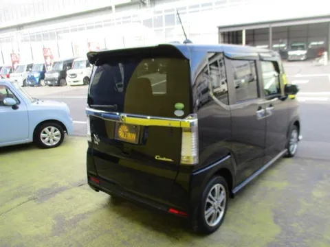 Honda N-BOX Plus Custom