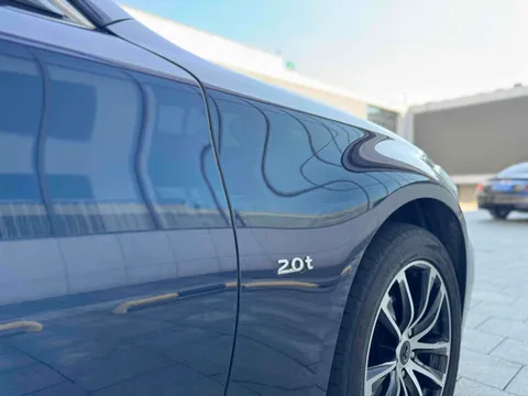 Infiniti Q70