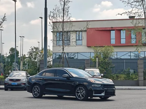 Lynk & Co 03