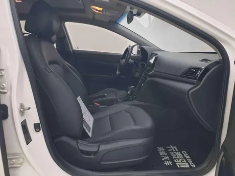 Hyundai Elantra (Avante)