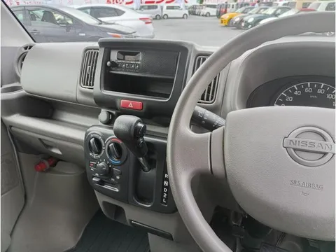 Nissan Clipper Van