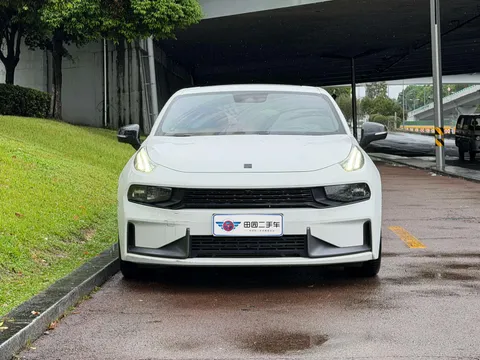 Lynk & Co 03