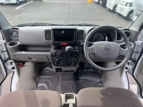 Nissan Clipper Van