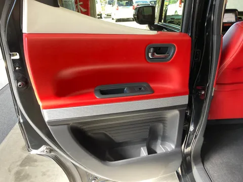 Honda N-BOX Slash