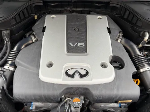 Infiniti Q70