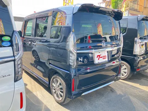 Honda N-BOX Custom