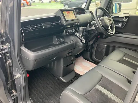 Honda N-BOX Custom