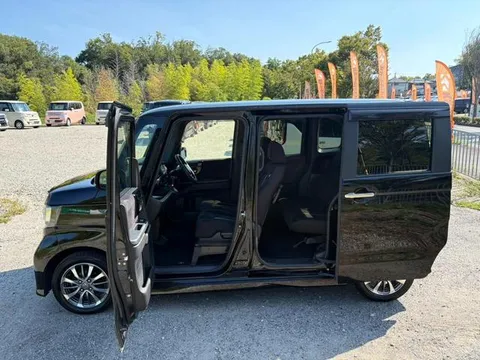 Honda N-BOX Custom