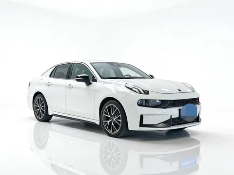 Lynk & Co 03