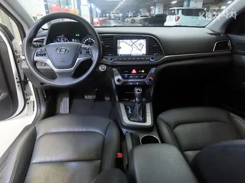 Hyundai Elantra (Avante)