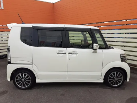 Honda N-BOX Custom