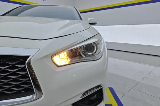 Infiniti Q50L