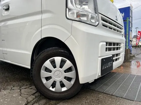 Mitsubishi Minicab Van