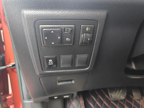 Venucia T70