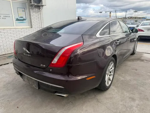 Jaguar XJ