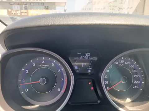 Hyundai Elantra (Avante)